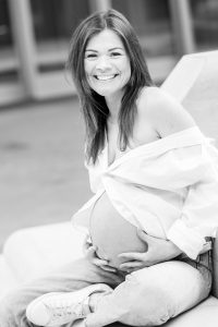 Babybauch Fotoshooting Schaffhausen Schwarz Weiss